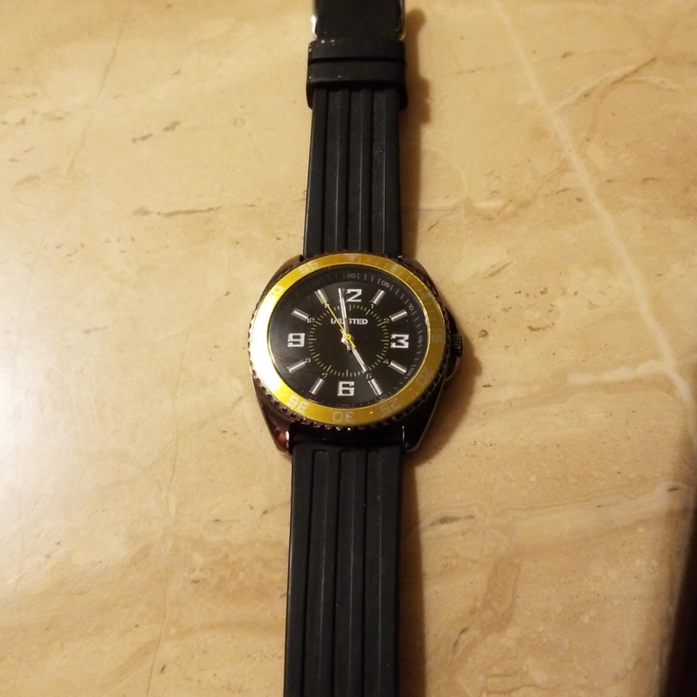 Unlisted Watch - Picture 2 of 5